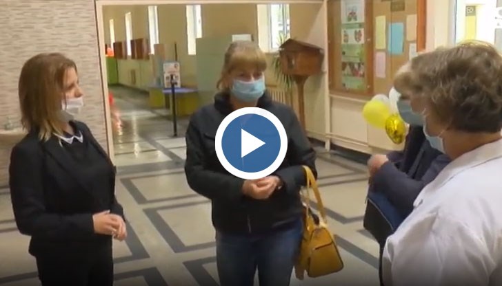 Следим най-вече да има маски на входа на училището, дезинфектанти, обясни началникът на отдел "Обществено здраве" Радостина Пейкова