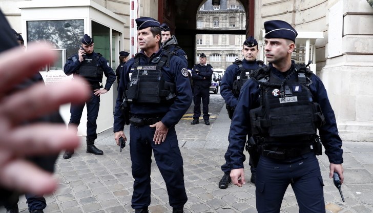 Извършителят се издирва, посочват полицейски източници Извършителят се издирва, посочват полицейски източници