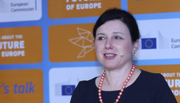 Трябва да се защити и гарантира свободата на медиите, защото те са тези, които предоставят достоверната информация за политическите процеси