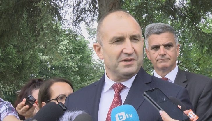 Президентът се обърна към младите хора във Велико Търново като им каза, че пред тях стои отговорността за бъдещото на България