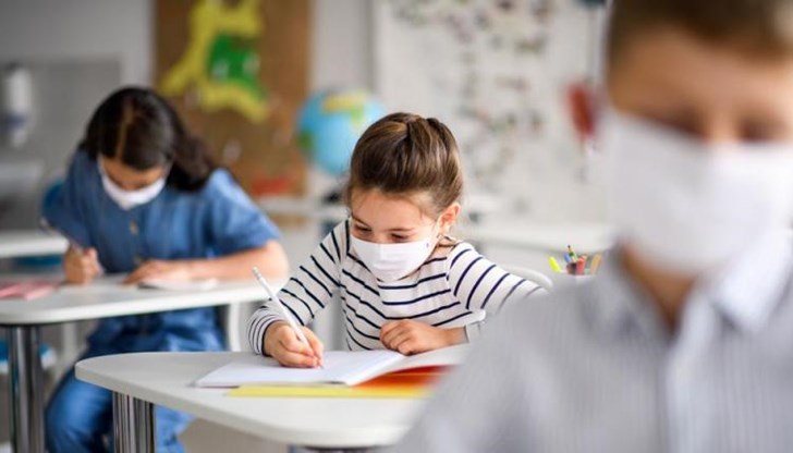 Предложението за преминаване към обучение от разстояние може да бъде направено от ръководителите на образователни институции в области с усложнена епидемична обстановка