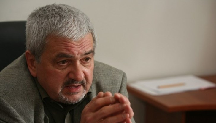 Проф. Стойнов е изтъкнат юрист, учен и преподавател по наказателно право