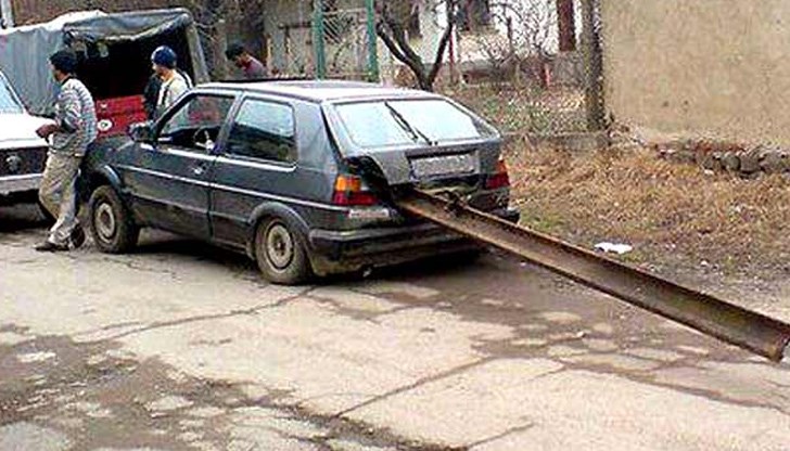 Какво може пернишки фолксваген „Голф“ – автентична снимка, от Фейсбук.