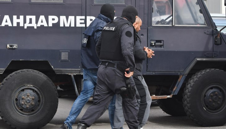 Те са обвинени за участници в групата за лихварство, изнудване и разпространение на наркотици Те са обвинени за участници в групата за лихварство, изнудване и разпространение на наркотици