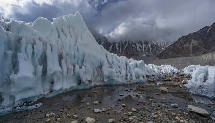 Натрупването на сняг върху най-големия ледник в Алпите никога не е било толкова слабо, предупреждават авторите на изследване