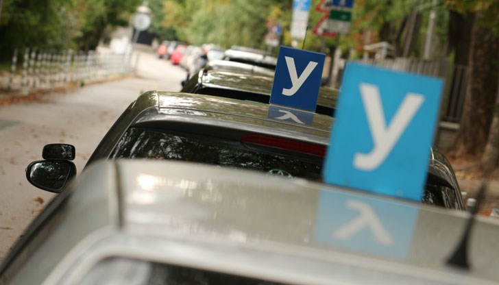 Не плащат осигуровки с инструктори на граждански договори Не плащат осигуровки с инструктори на граждански договори