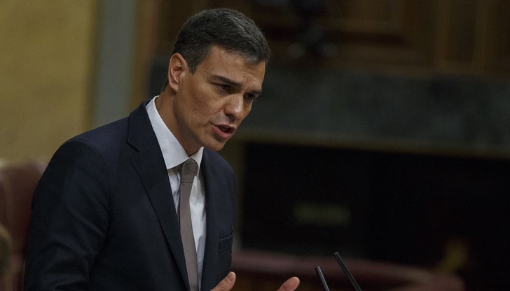 Правителството на министър-председателя Педро Санчес обмисля да обяви национално извънредно положение, което ще позволи на регионите да наложат вечерен час Правителството на министър-председателя Педро Санчес обмисля да обяви национално извънредно положение, което ще позволи на регионите да наложат вечерен час