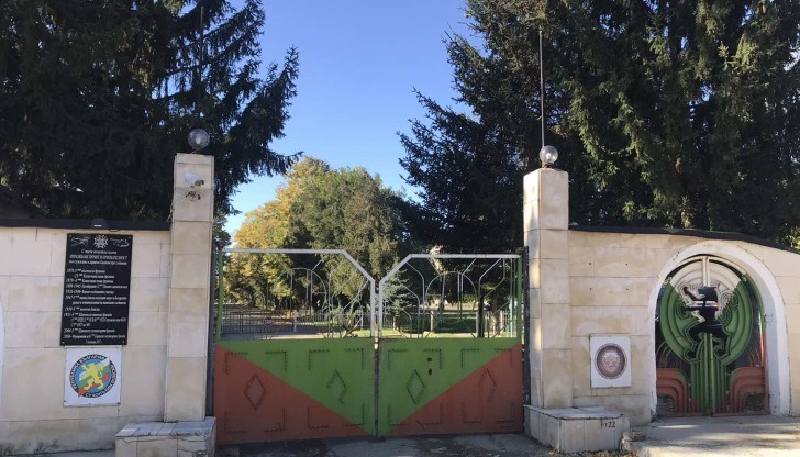 Трагичният инцидент е станал около 11.45 ч., когато от помещението за почистване на оръжието се чува изстрел Трагичният инцидент е станал около 11.45 ч., когато от помещението за почистване на оръжието се чува изстрел