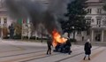 Мъж запали автомобила си пред Община Враца