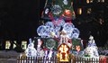 Коледната елха в центъра на Русе светна, почти никой не видя