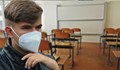 Доцeнт Мангъров и още 11 медици искат отмяна на задължителните маски в клас