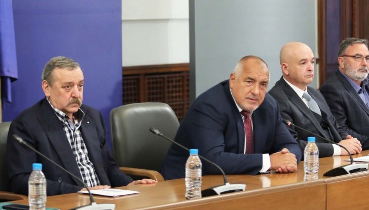 Председателят на Националния оперативен щаб и началник на ВМА Венцислав Мутафчийски заяви, че във ВМА се разкриват още 4 клиники за ковид лечение