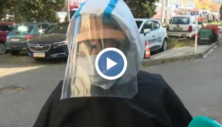 Съселяните ѝ се страхуват тя да не пренесе заразата от болницата и ѝ забраниха да се прибира