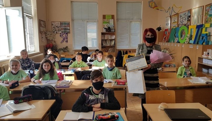 Румяна Лазарова получи наградата си в класната стая на своите ученици