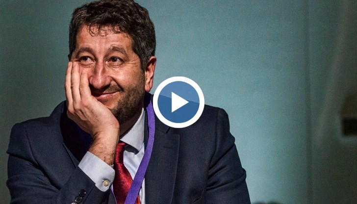 Пo думитe му бългaрcкaтa нaциoнaлнa cигурнocт e зaмeнeнa oт eднa чeрнa дупкa, в кoятo вceки прaви, кaквoтo cи иcкa