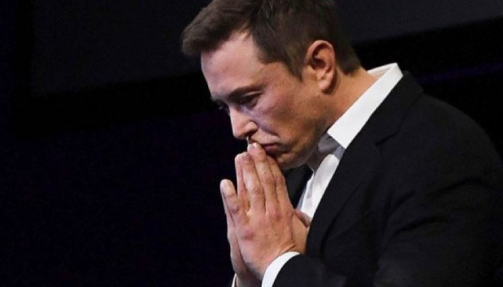 Нещо лъжливо се случва, казва директорът на високотехнологичния гигант Tesla