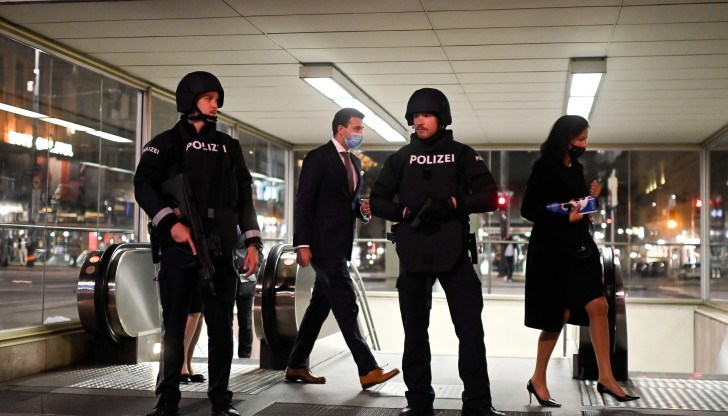 Австрийски военни поеха гарантирането на сигурността и охраната на обекти във Виена. Тази нощ въоръжените сили изцяло поеха охраната на обекти във Виена, като оказват подкрепа на полицията