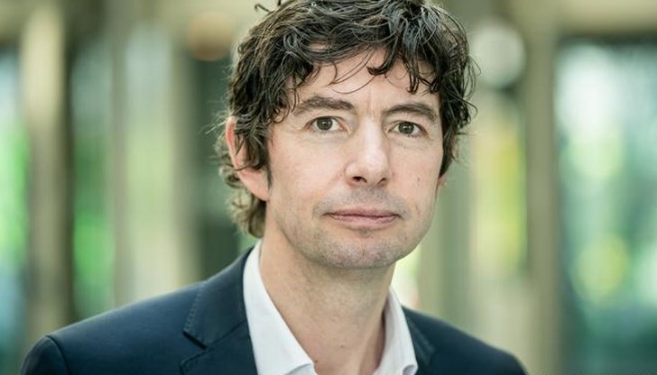 Този вирус засяга горните дихателни пътища и също може да предизвика смъртоносна бронхопневмония. Подобно на коронавируса той се пренася от животни върху хора – най-вероятно от камили. Има обаче и случаи, когато заразата се е разпространила при контакт между хора Този вирус засяга горните дихателни пътища и също може да предизвика смъртоносна бронхопневмония. Подобно на коронавируса той се пренася от животни върху хора – най-вероятно от камили. Има обаче и случаи, когато заразата се е разпространила при контакт между хора