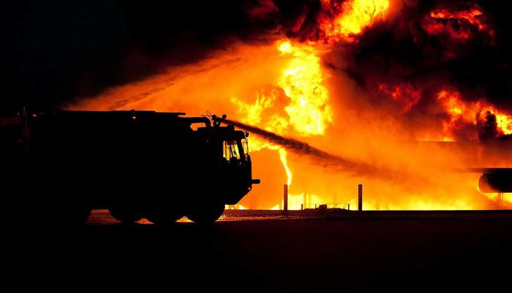 При пожара е унищожена покривна конструкция и част от стаите на къщата. Пострадали хора няма При пожара е унищожена покривна конструкция и част от стаите на къщата. Пострадали хора няма