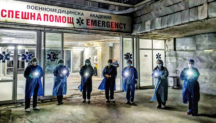 За поредна вечер медиците излязоха пред спешния център на ВМА със запалени светлини