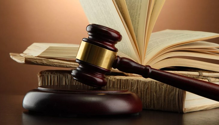 Шофирайки с превишена скорост - около 90 км./ ч. шофьорът загубил контрол над управлението на автомобила и блъснал двете жени, които се намирали на тротоара на ул.„Петър Берон“ в Карнобат Шофирайки с превишена скорост - около 90 км./ ч. шофьорът загубил контрол над управлението на автомобила и блъснал двете жени, които се намирали на тротоара на ул.„Петър Берон“ в Карнобат