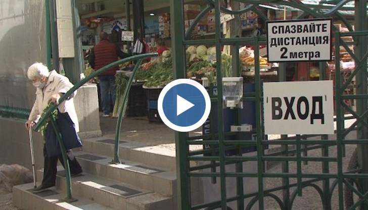 Част от пазаруващите пенсионери не бяха доволни от въведените мерки