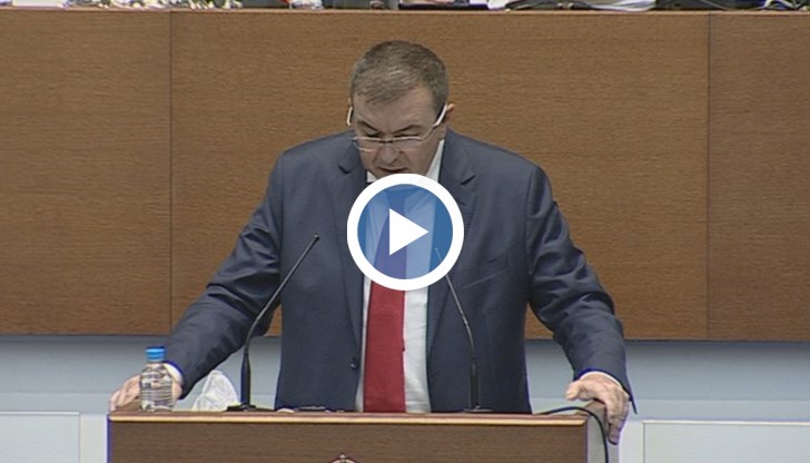 Проф. Михайлов репликира, че с преминаването на онлайн обучение се създават условия "за образователна катастрофа"