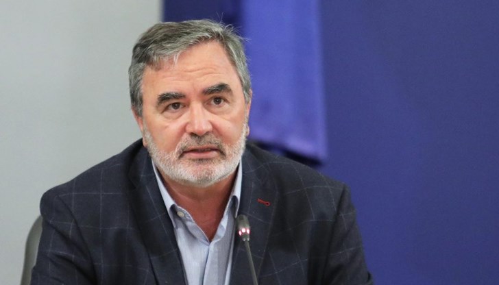 Удължават и затягат извънредните мерки