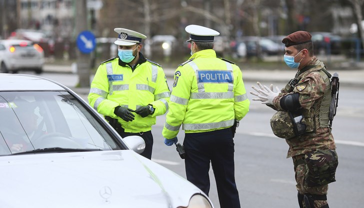 Затварят всички училища за един месец Затварят всички училища за един месец