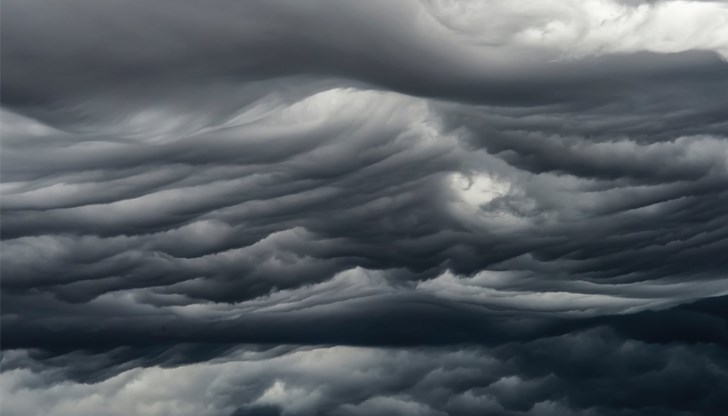 Във вторник ще има разкъсана, предимно средна и висока облачност, която след обяд от север ще започне да намалява до слънчево Във вторник ще има разкъсана, предимно средна и висока облачност, която след обяд от север ще започне да намалява до слънчево