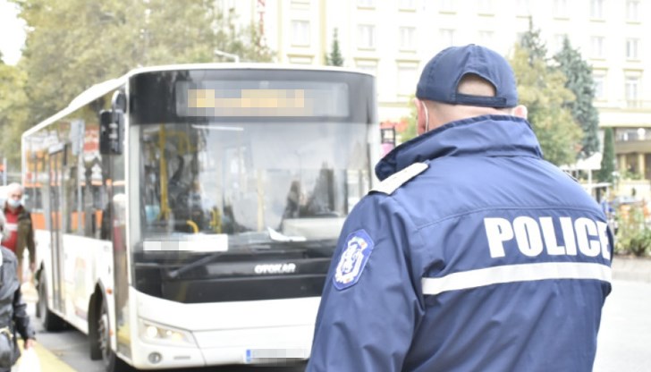 С решение от днес съдия Николай Урумов от Софийския районен съд (СРС) отмени наложена глоба от 300 лева за неносене на маска в градския транспорт