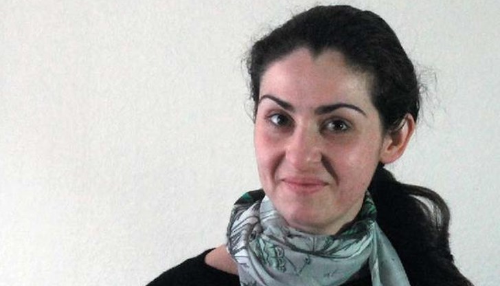 Ралица Йорданова следва архитектура в Кайзерслаутерн, а след като се дипломира започва работа в едно архитектурно бюро в Щутгарт. Там само за три години и половина реализира над 50 проекта Ралица Йорданова следва архитектура в Кайзерслаутерн, а след като се дипломира започва работа в едно архитектурно бюро в Щутгарт. Там само за три години и половина реализира над 50 проекта