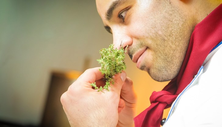 Ако решите да извършите този тест и разберете, че не можете да усещате повечето от миризмите, изброени по-горе, съветваме ви незабавно да се консултирате с лекар. Почти сто процента липса на мирис показва, че тялото ви е засегнато от коронавирусна инфекция