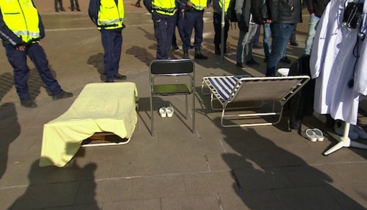 Те изгониха лекарите и медицинските сестри, казват простестиращи за правителството