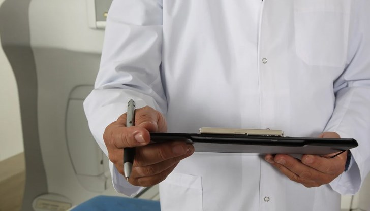 Д-р Валентин Янев:"Всеки, който идва в кабинета или ми се обажда по телефона с температура е с КОВИД. Не всеки втори, а ВСЕКИ! "