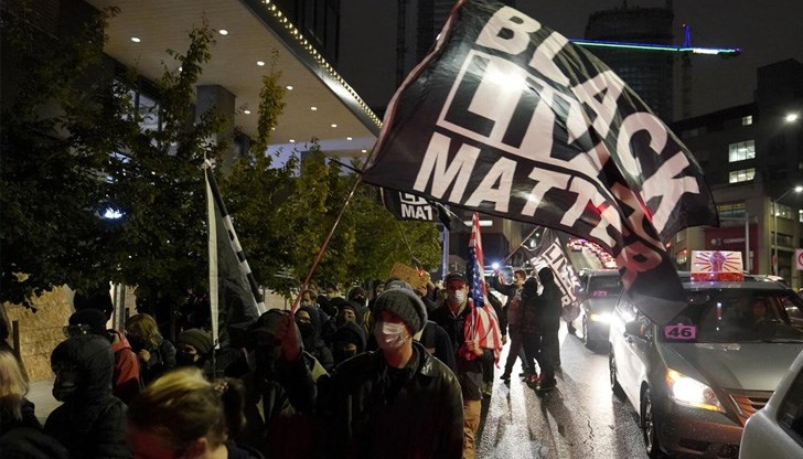 Двама души са задържани