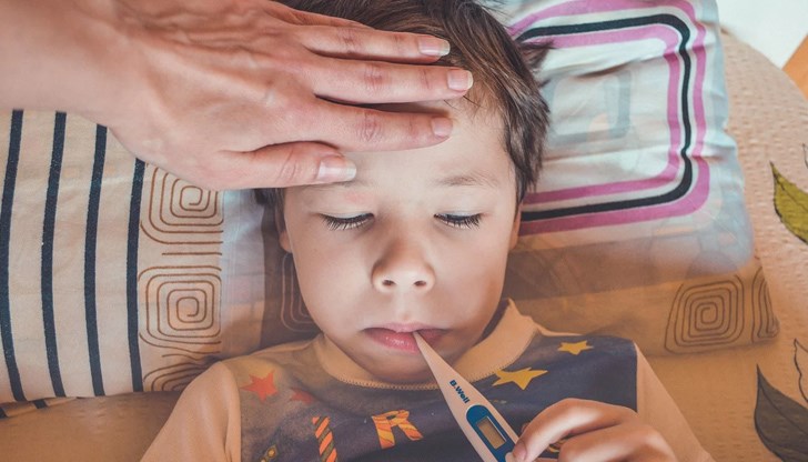 Най-честите симптоми на COVID-19 при деца са треска и кашлица