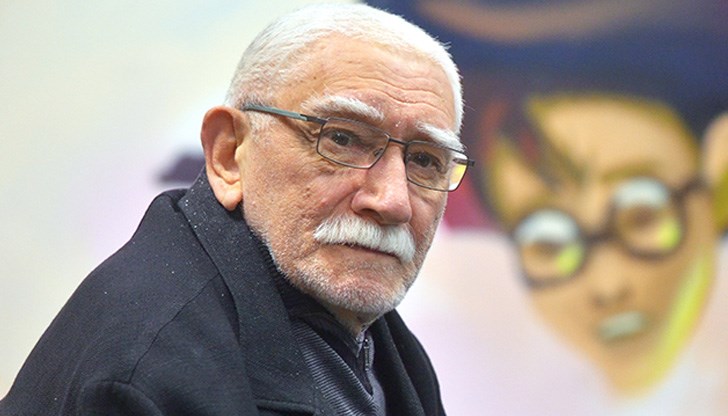 Джигарханян е включен е в Книгата на рекордите на Гинес с почти 300 роли в киното и телевизията Джигарханян е включен е в Книгата на рекордите на Гинес с почти 300 роли в киното и телевизията