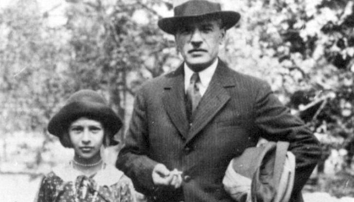 Йордан Йовков с неговата дъщеря Елка
