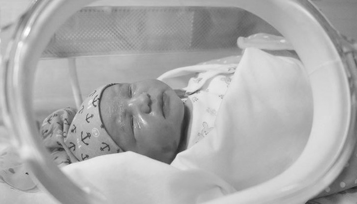 Детето е държано над 10 часа в болницата, с температура, а чак вечерта е включено на системи Детето е държано над 10 часа в болницата, с температура, а чак вечерта е включено на системи