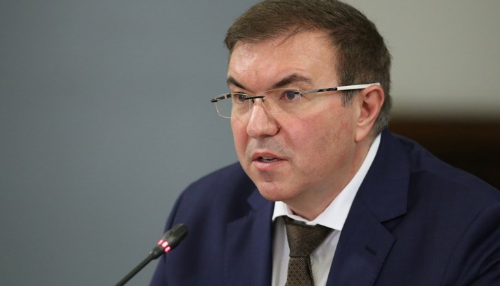 Всички заведения за хранене и развлечения (ресторанти, заведения за бързо обслужване, питейни заведения, кафе-сладкарници и барове, с изключение на тези по т. 9) могат да работят само в часовете между 06.00 и 23.30 ч. През останалите часове на денонощието се допускат само доставки по домовете