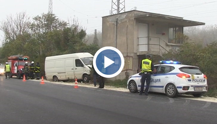 Шофьорът на превозното средство и удареният мъж са откарани с линейки на „Спешна помощ“ в болницата