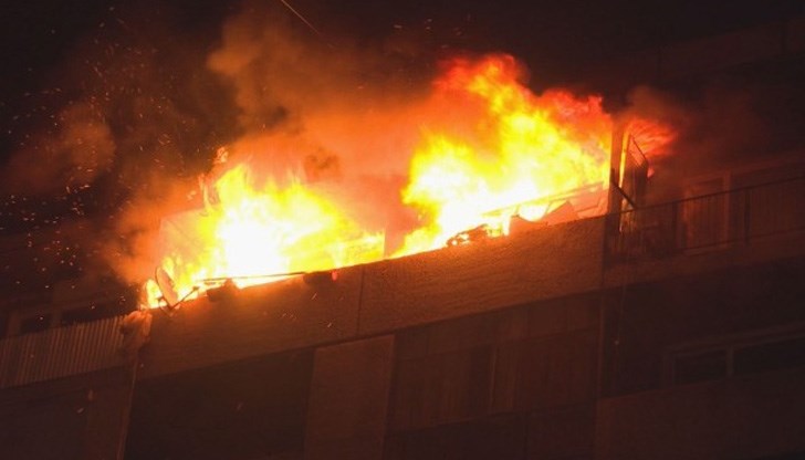 Вероятната причина за пожара е запалена свещ Вероятната причина за пожара е запалена свещ