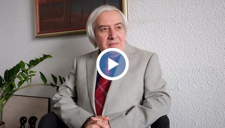 Учителят разказа как е гледал урок по химия онлайн, които определи като "педагогическа перверзия" и "черен хумор"