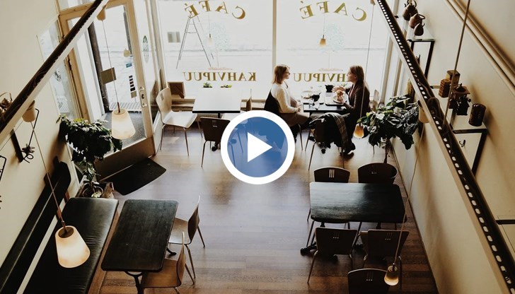 Междувременно от Община Русе и браншовия съюз се разбраха тротоарното право да се увеличи с около 20%, като заплащането ще бъде и на брой маси и столове, а не само на квадрат