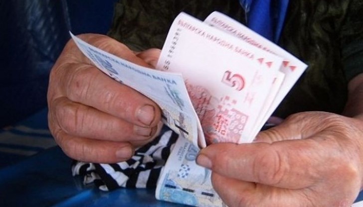 В посочените часове трябва да се допускат само лица на и над 65-годишна възраст В посочените часове трябва да се допускат само лица на и над 65-годишна възраст