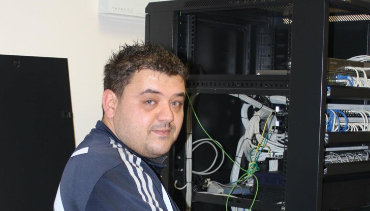 Приложението беше разработено буквално в рамките на един ден и е предоставено напълно безвъзмездно за ползване от русенеца Владислав Симчев Приложението беше разработено буквално в рамките на един ден и е предоставено напълно безвъзмездно за ползване от русенеца Владислав Симчев