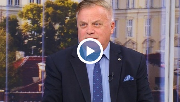 "Имайте предвид, че числата, които се обявяват като положителни, нямат нищо общо с действителността. Има много хора, които вече са заразени и прекарали инфекцията", допълни Деянов