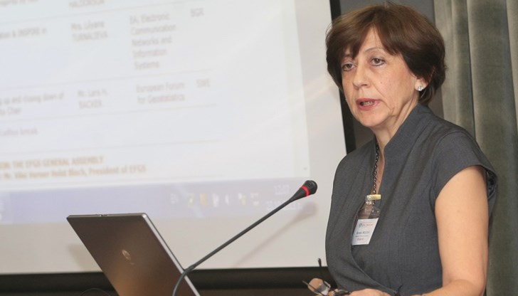 По думите ѝ първо е трябвало да се признае, че борбата с епидемията е война По думите ѝ първо е трябвало да се признае, че борбата с епидемията е война