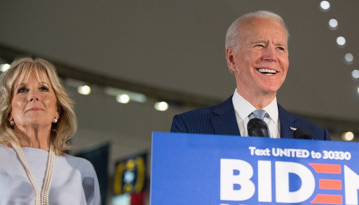 Джо Байдън беше обявен за победител в Аризона в сряда сутринта, което го направи едва вторият кандидат за президент на Демократическата партия през последните 72 години, който спечели в щат, който бе смятан за бастион на консерватизма Джо Байдън беше обявен за победител в Аризона в сряда сутринта, което го направи едва вторият кандидат за президент на Демократическата партия през последните 72 години, който спечели в щат, който бе смятан за бастион на консерватизма